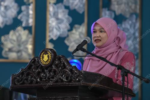 FADHLINA SIDEK