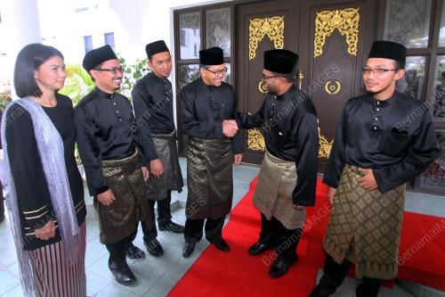 PR04_24052018_AZLAN_MAN