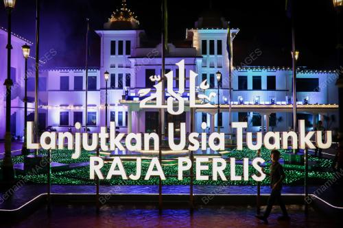 MALAM KILAUAN CAHAYA