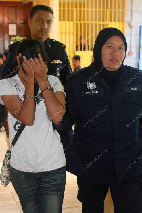 SAKSI DIDAKWA MEMBERI KETERANGAN PALSU