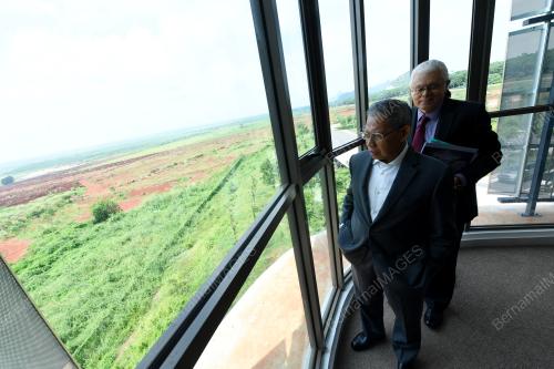 DATUK SERI MUSTAPA MOHAMED