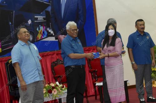DATUK SERI HAMZAH ZAINUDIN