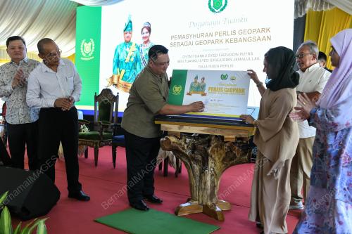 TUANKU SYED FAIZUDDIN PUTRA JAMALULLAIL