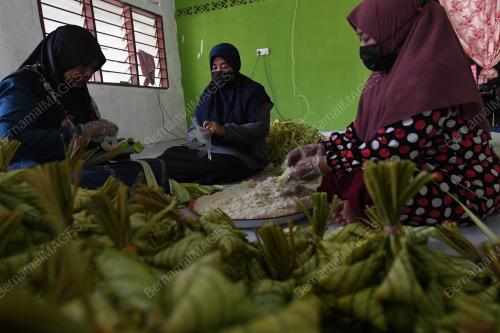 KETUPAT DAUN PALAS