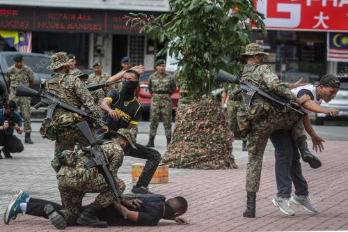 ANGGOTA SUKARELA REJIMEN 504 ASKAR WATANIAH