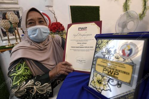 DATUK SERI AZLAN MAN