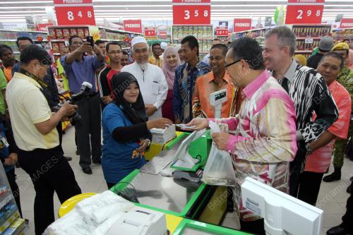 PR05_16022005_GIANT_KANGAR