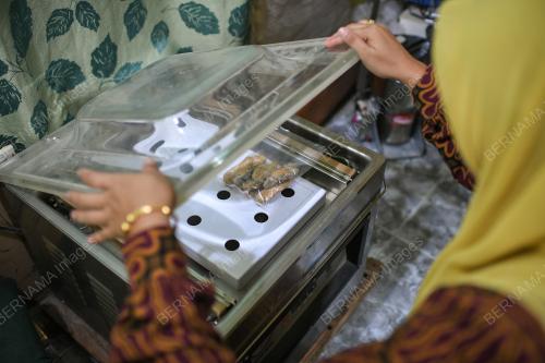 USAHAWAN PEKASAM