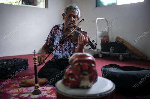 PENGLIPURLARA AWANG BATIL
