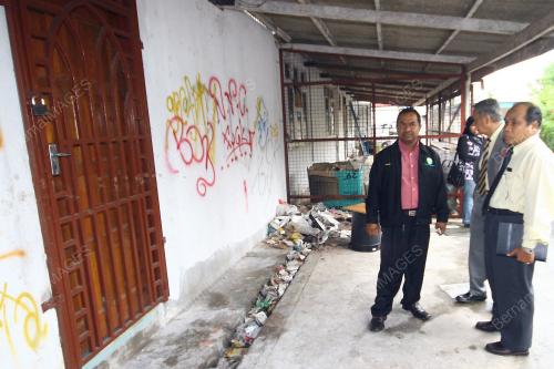 PELANGGAN PAJAK GADAI RISAU