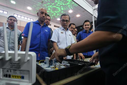 FAHMI FADZIL