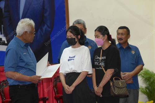 DATUK SERI HAMZAH ZAINUDIN