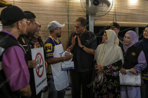 DATUK SERI DR DZULKEFLY AHMAD