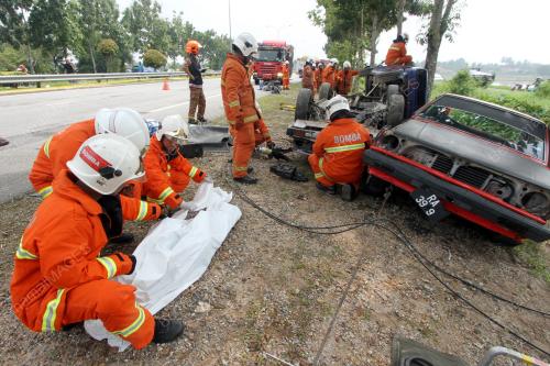 PR06_15102008_LATIHAN_BOMBA