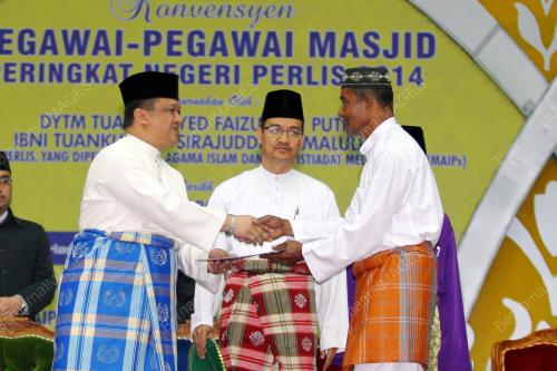 PR06_28012014_PEGAWAI_MASJID