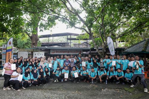 BUSTANA_KUCING