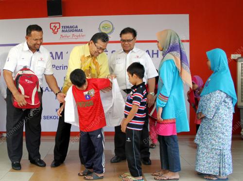 PR07_11122014_TNB_SEKOLAH