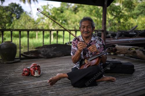 PENGLIPURLARA AWANG BATIL