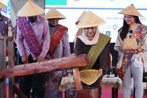 TUANKU HAJAH LAILATUL SHAHREEN AKASHAH KHALIL