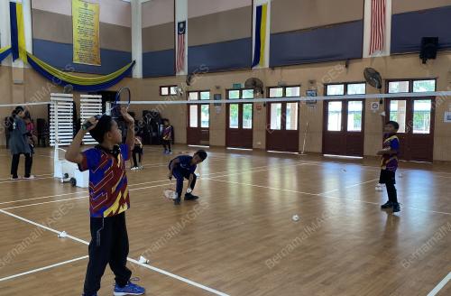 BADMINTON