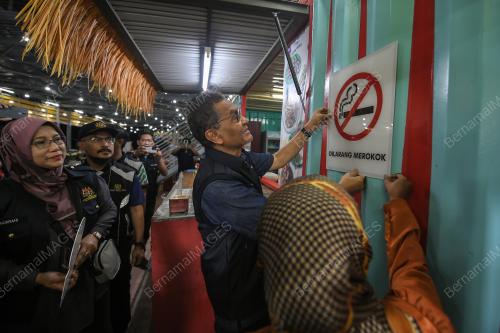 DATUK SERI DR DZULKEFLY AHMAD