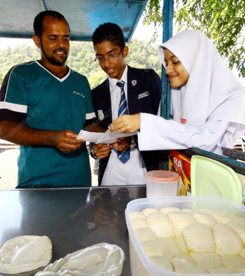 ANAK KEMBAR PENJUAL ROTI CANAI CEMERLANG PMR
