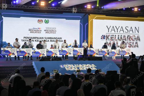 DATUK SERI ISMAIL SABRI YAAKOB