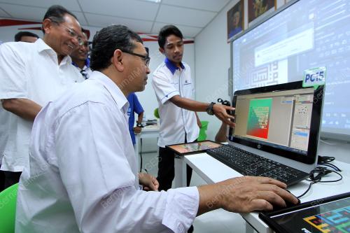 PR09_15102003_PUSAT_INTERNET
