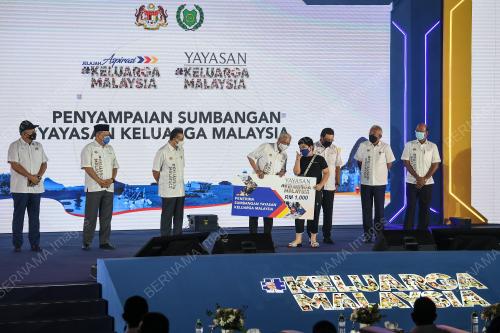 DATUK SERI ISMAIL SABRI YAAKOB