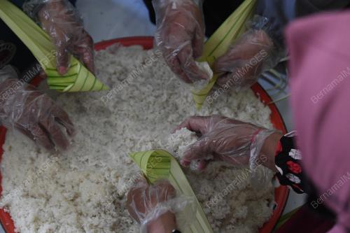 KETUPAT DAUN PALAS