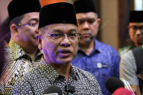 DATUK DR MOHD NA'IM MOKHTAR