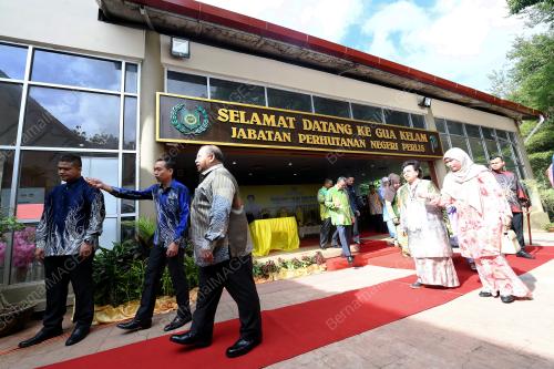 TUANKU SYED SIRAJUDDIN SYED PUTRA JAMALULLAIL