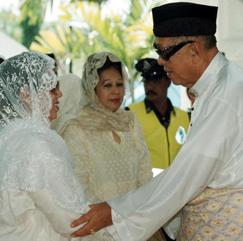 AGONG, TENGKU BUDRIAH