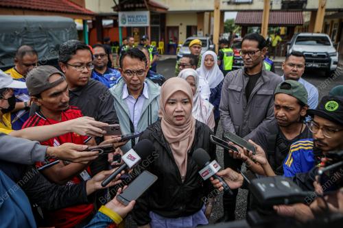 FADHLINA SIDEK