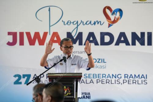 FAHMI FADZIL