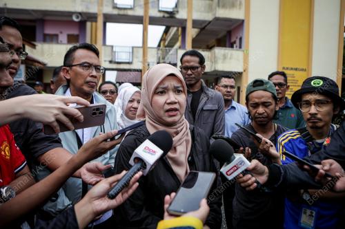 FADHLINA SIDEK