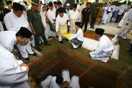 TUANKU SYED SIRAJUDDIN PUTRA JAMALULLAIL