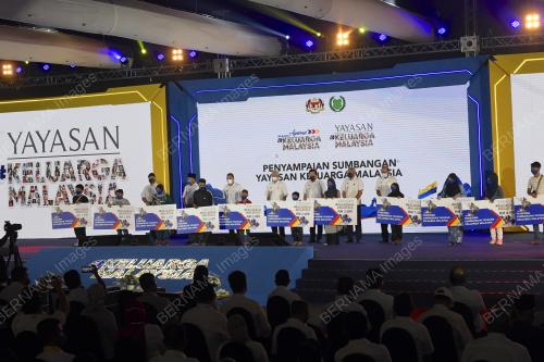 DATUK SERI ISMAIL SABRI YAAKOB