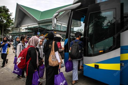 PELAJAR MALAYSIA TERKANDAS BANJIR DI THAILAND