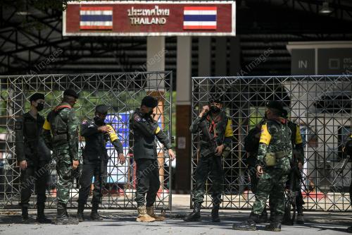 PEMBUKAAN SEMPADAN