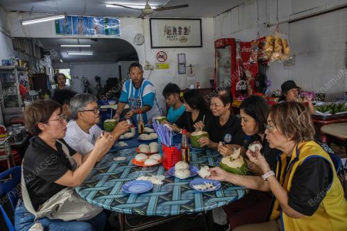 KUIH PAU TIGA GENERASI
