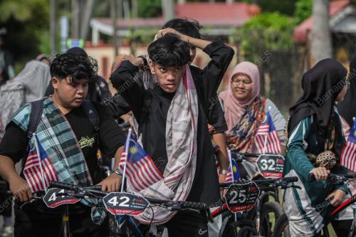 KAYUHAN MERDEKA