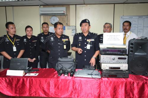 PR14_14032014_CURI_KERETA