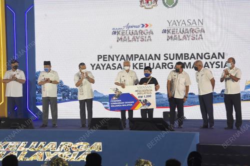 DATUK SERI ISMAIL SABRI YAAKOB