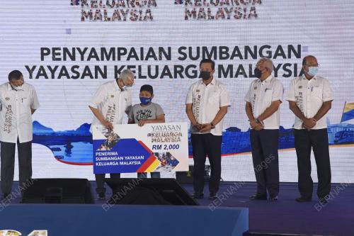 DATUK SERI ISMAIL SABRI YAAKOB