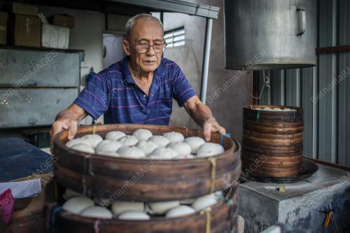 KUIH PAU TIGA GENERASI