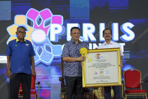 TUANKU FAIZUDDIN PUTRA JAMALULLAIL