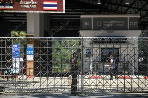 PEMBUKAAN SEMPADAN