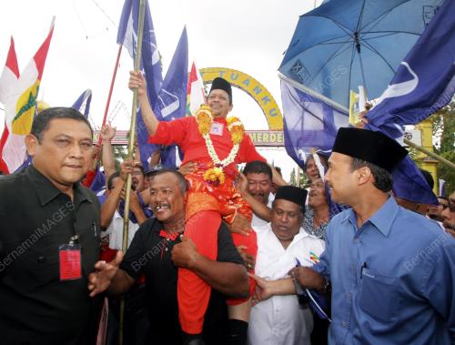 PENAMAAN CALON