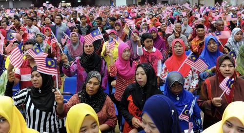 PR18_30052015_KIBAR_BENDERA